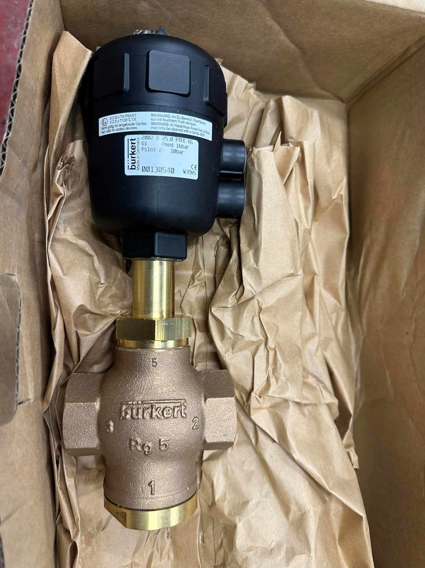 NV0012 - Type 2002 - Pneumatically operated 3/2 way globe _piston operated seat valve -  - Network Bus & Truck Parts